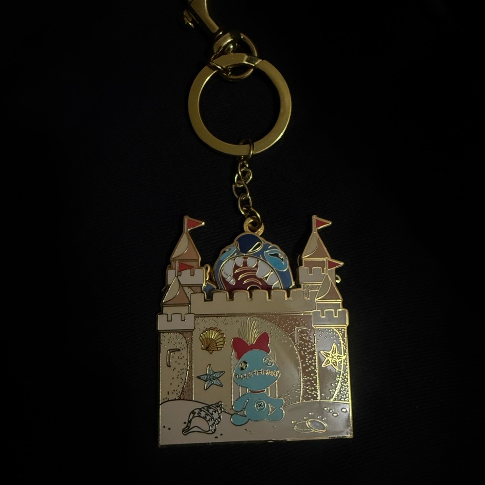 Stitch Keychain & Pins